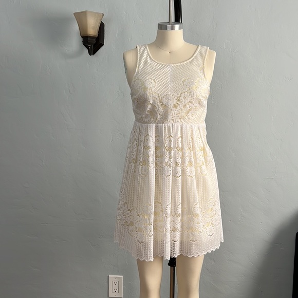 KATE SPADE SATURDAY White Lace Sleeveless Dress with Yellow Lining - Size 6 - Picture 13 of 13
